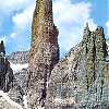 Wspaniała iglica Campanile Basso w Dolomitach.